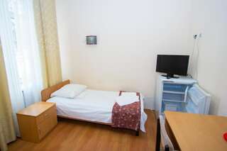 Гостиница Sanatoriy Salut Железноводск Стандартный двухместный номер с 2 отдельными кроватями-2